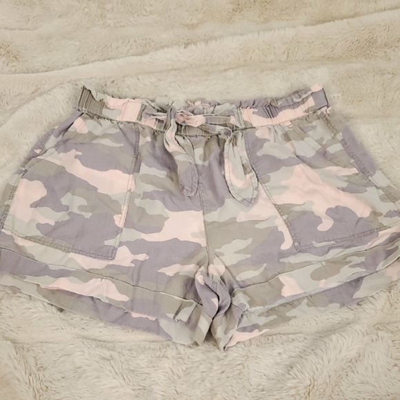 Aerie Camo Paperbag Stretch Waist Casual Shorts M - Picture 1 of 9